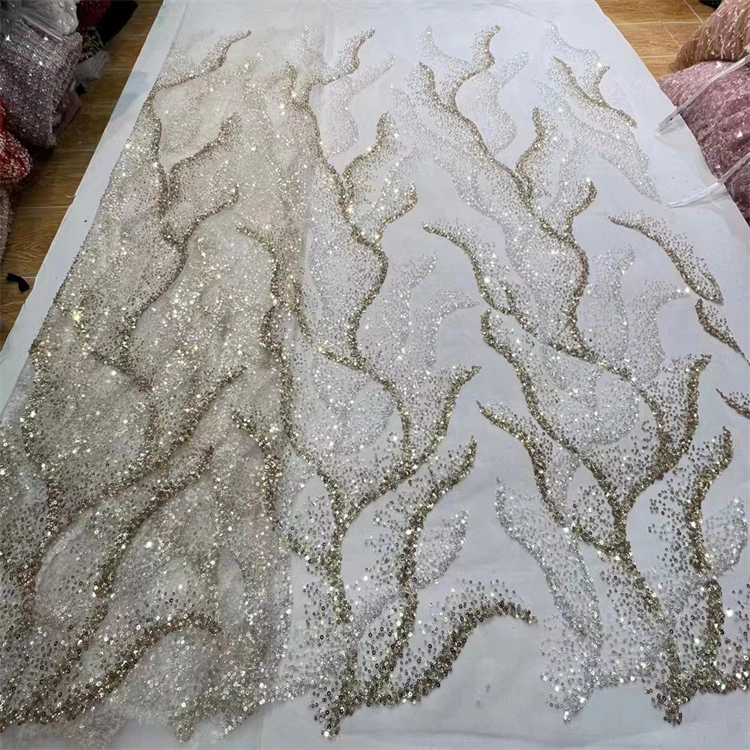 Fashionable Factory Designed Embroidery Lace Fabrics with Sequins for Party Dresses